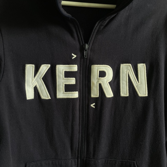 Zip up lightweight layer. - Picture 3 of 4